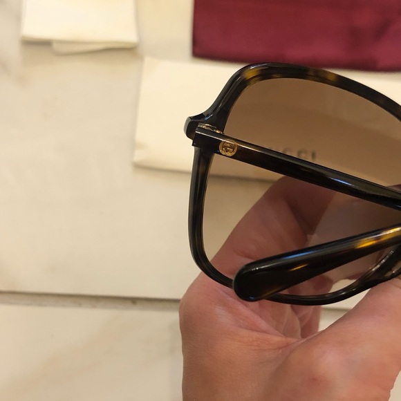 NEW GUCCI SUNGLASSES - Picture 8 of 11